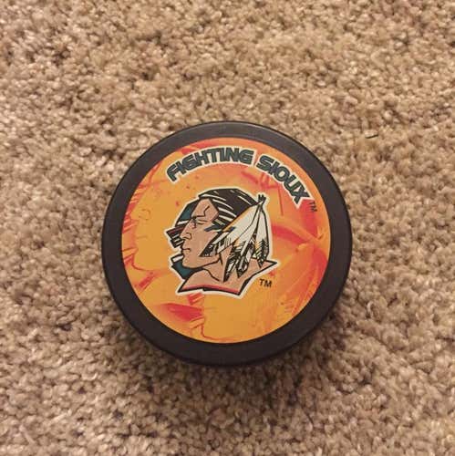RETRO North Dakota Fighting Sioux WCHA Puck