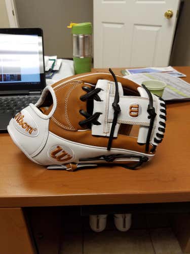 New Wilson A2000 1787 Glove