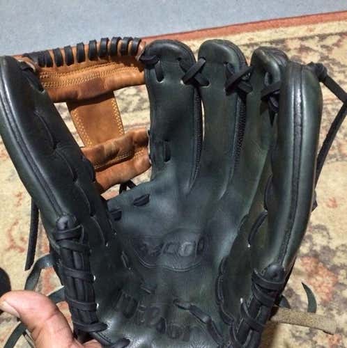 A2000 11 3/4 Relaced And Conditioned New Pocket