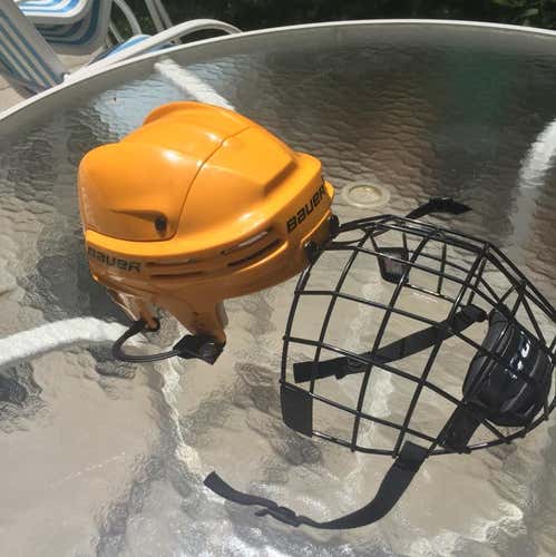 NEW Bauer 4500 size Small with Cage