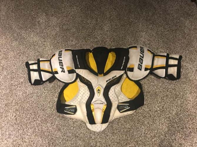 Bauer Total One Shoulder Pads JR Ex Lrg