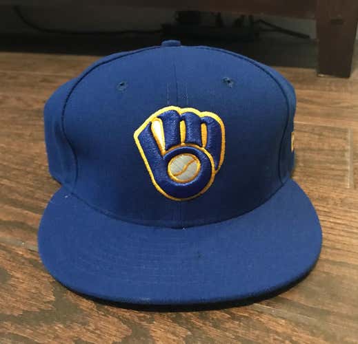 Brand New Milwaukee Brewers new era Hat Size 7 1/2
