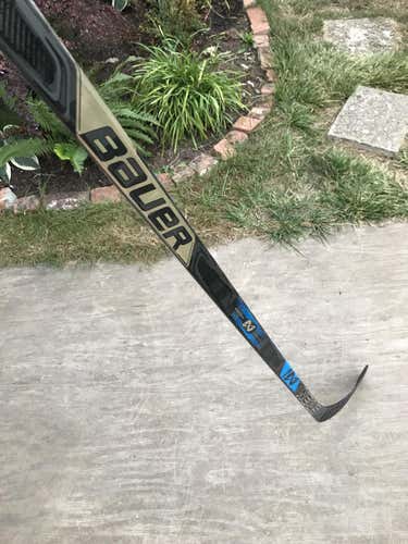 Bauer Nexus 1N Griptac Stick Righty Mid 66 - 70 Intermediate