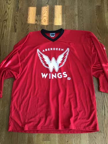 New NAHL Pro Stock Aberdeen Wings Practice jersey size 56 with fight strap and number