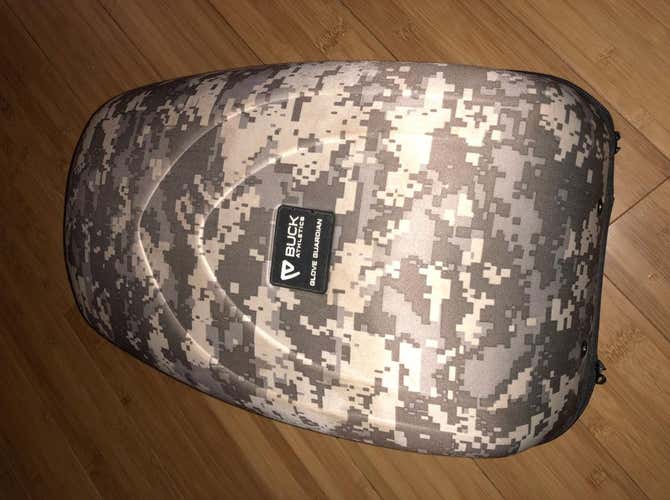 Glove Guardian Double Buck Athletics w/ TSA lock PRISTINE condition
