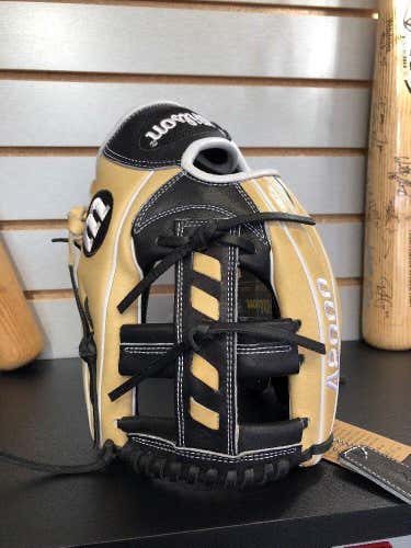 Wilson A2000 Glove of the Month January 2018 1716 11.5" RHT Black Blonde GOTM