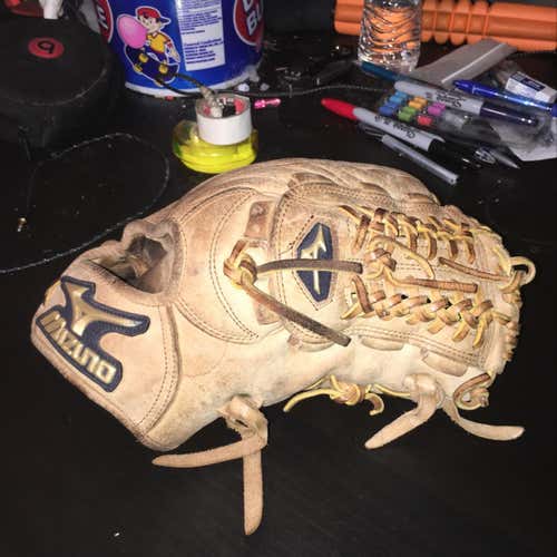 11.75 Mizuno Global Elite