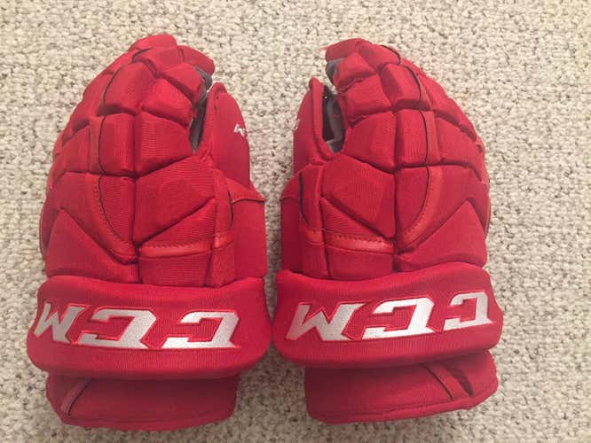 Pro Stock CCM HG12 Gloves Senior 14 inches EUC Carolina Hurricanes