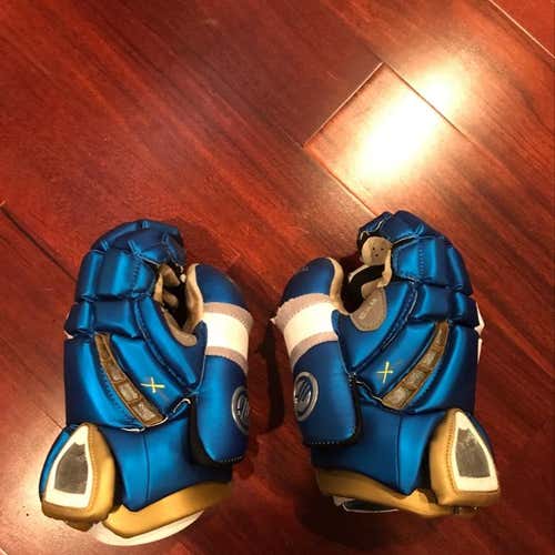 Charlotte Hounds Maverick Rome RX3 Goalie Gloves (blue/White/gold)