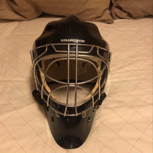 Used Vaughn VM7700 Goalie Mask Fit Medium
