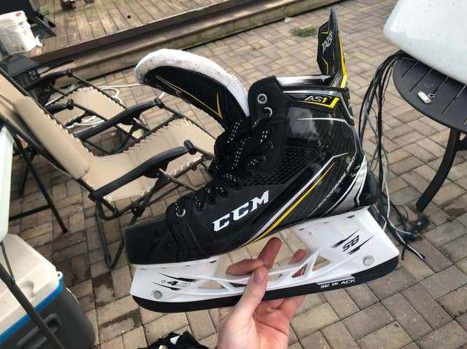 CCM AS1 skates 10.5 D barely used
