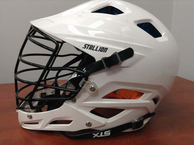 New Schutt Stallion 500 Helmet Adult (white L)