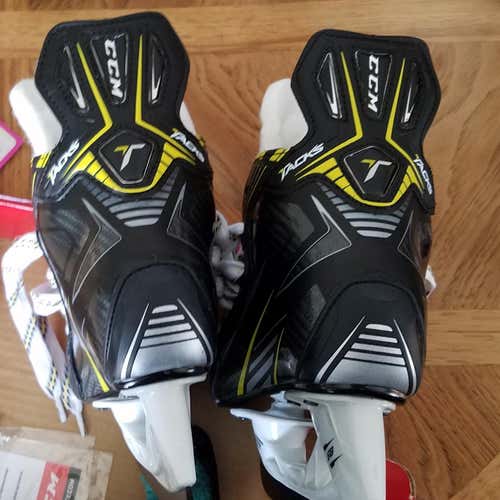 New CCM Ultra Tacks Skates Size 12.5 YOUTH