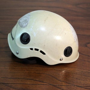 Black Diamond Half Dome Rock Climbing Helmet Universal Adjustable Size 53-61 cm.