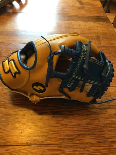 New SSK SBAEZTAN Glove Adult