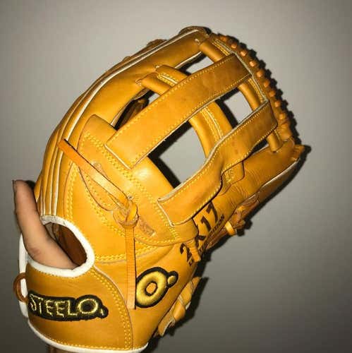 Steelo 2X17 Limited Edition Outfield Glove 12.75”