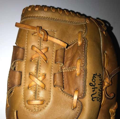 Wilson A2940 Ron Guidry Pro Style Nylon Stitched RHT Baseball Glove
