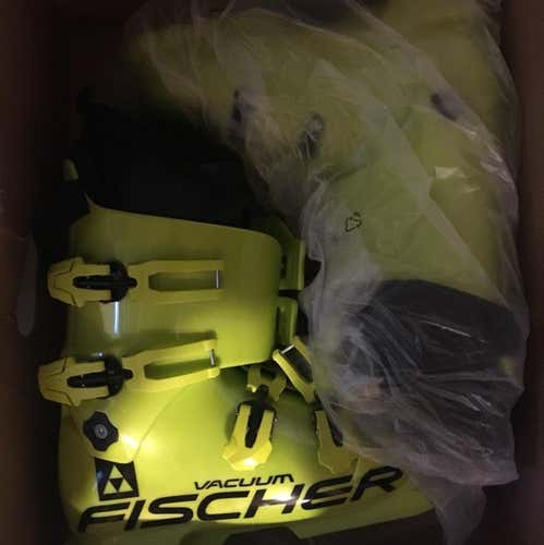 NEW Fischer Race Boots (Size 26.5)