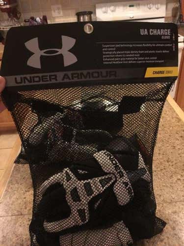 New Under Armour Charge Gloves