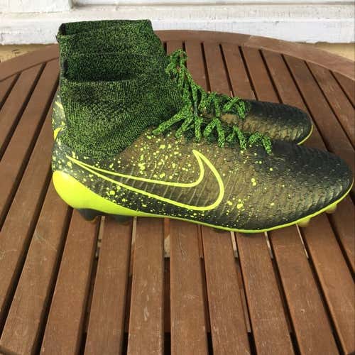 Nike Magista