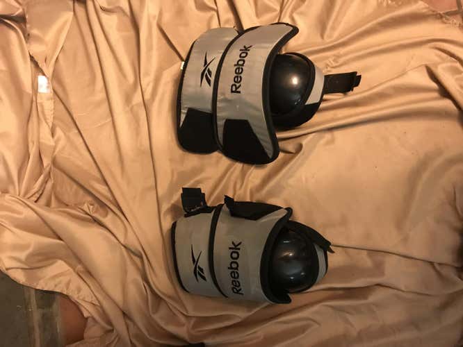 Reebok knee guards Senior