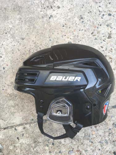 New Bauer Reakt 200 Helmet Medium Senior