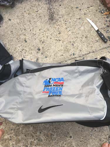 New Frozen Four 2004 Nike XL Duffel Bag Team Issued 28" X 17" X 13"