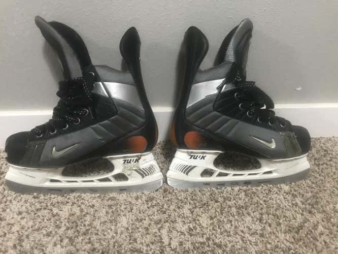 Skates Intermediate Size 4.5