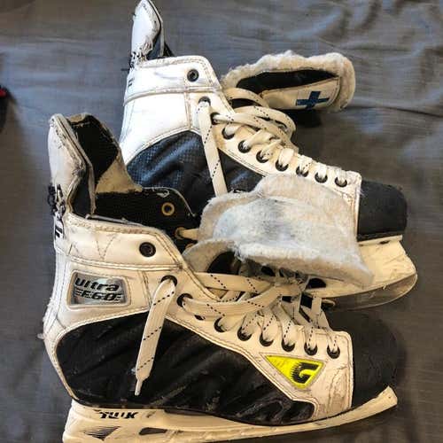 Leo Komarov Game Worn Graf F60’s