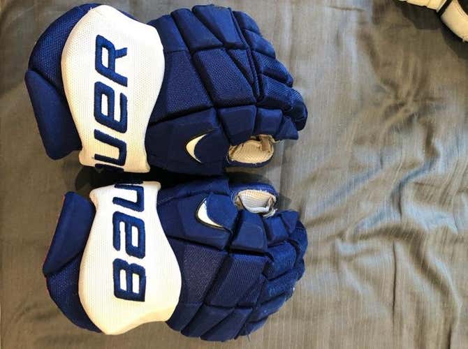 Leo Komarov 14” Bauer Apx- Toronto Maple Leafs