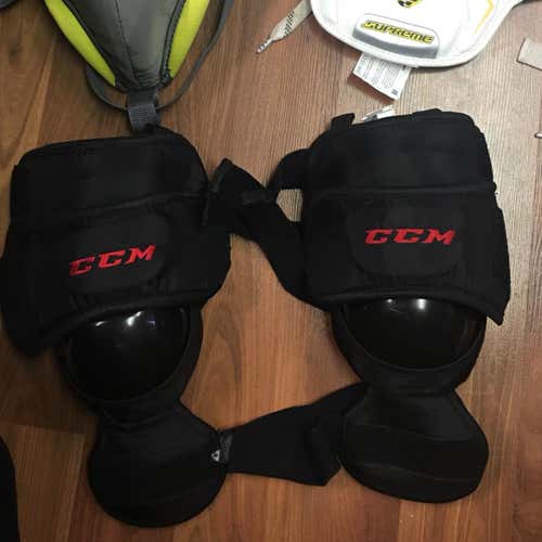 JR Ccm Goalie Knee Guards
