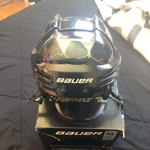 New Bauer Re-Akt 75 Helmet. Medium