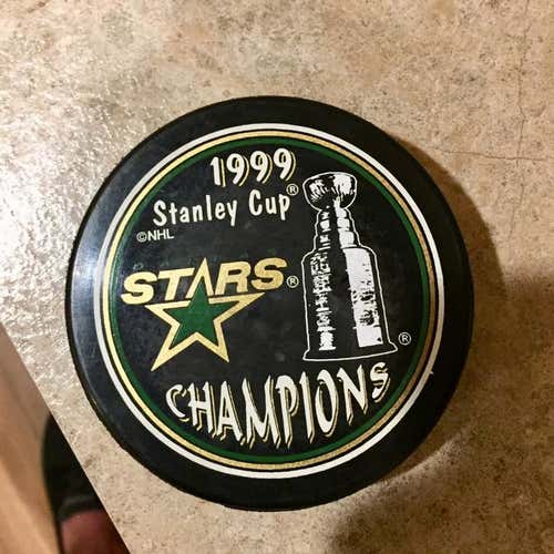 1999 Dallas Stars Commemorative Stanley Cup Champions Puck