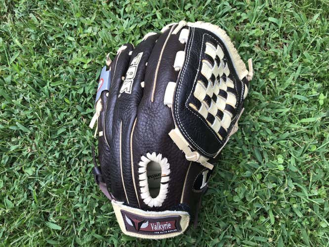 NEW - Louisville Slugger Valkyrie 12.5" Fastpitch Softball Glove