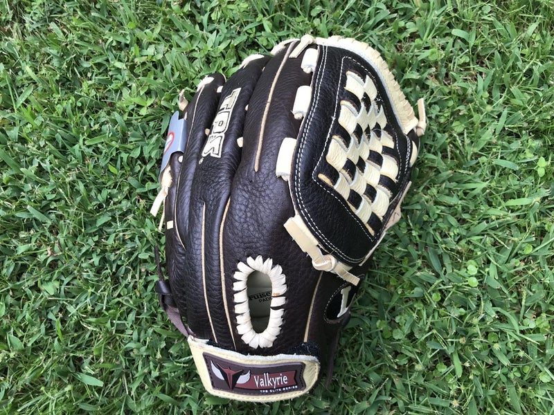 NEW - Louisville Slugger Valkyrie 12.5" Fastpitch Softball Glove