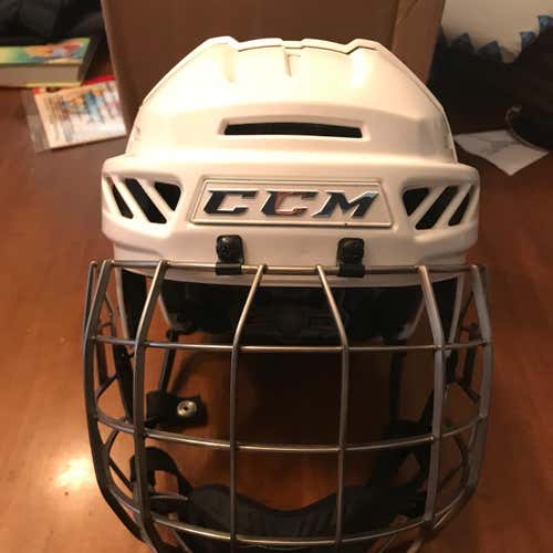 Medium White CCM 3DS Helmet with Cage