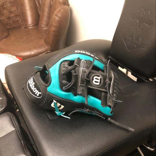 Wilson A2000 Baseball Glove - Great Condition No Trades