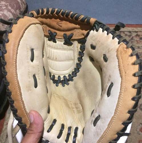 Easton SYFP2000 Catchers Mitt Game Ready