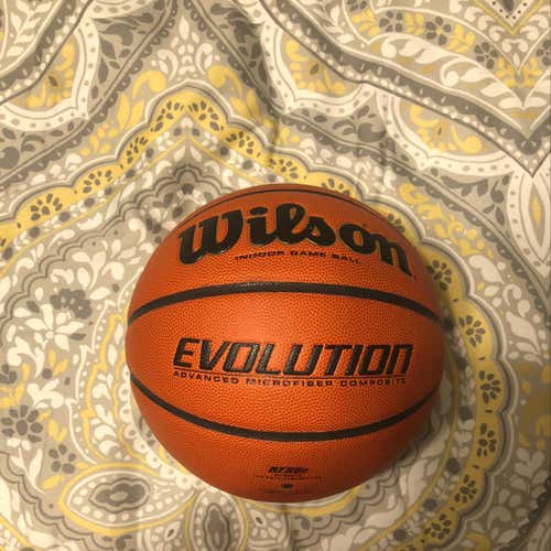 WILSON EVOLUTION 29”. BARELY USED