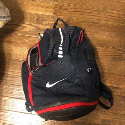BASKETBALL BAG, USED FOR 2 SEASONS. NO RIPS IS GREAT