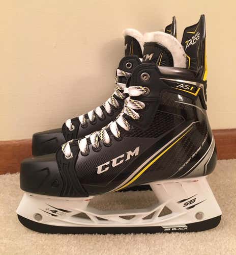 CCM Super Tacks AS1 Skates Senior Size 7.5D