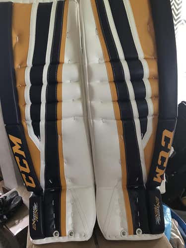 New CCM Goalie Leg Pads Senior