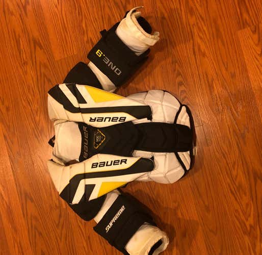 Bauer supreme one.9 goalie chest protector