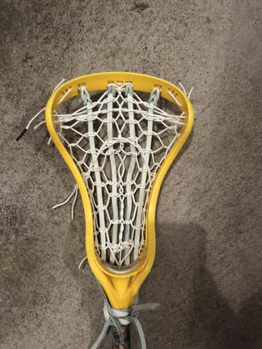 custom strung debeer women’s lacrosse head