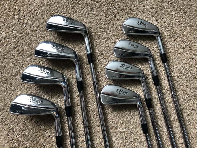 Titleist 690 MB Forged Irons Set 3-PW, RH, Stiff