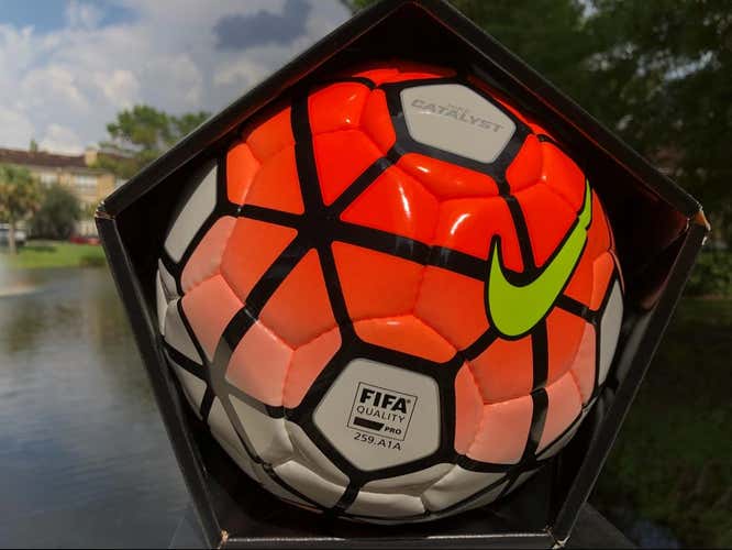 Nike Catalyst 2015/2016 Soccer Ball