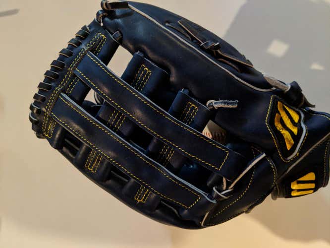 New Mizuno Glove