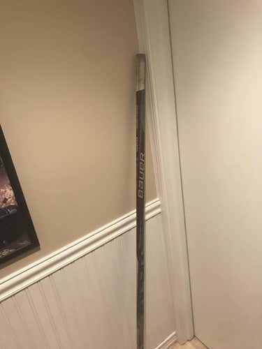 New Bauer Vapor 1X Stick Righty Mid 86 - 90 Senior. Pro stock from UMass Amherst!! Rare Maroon color