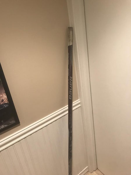 New Bauer Vapor 1X Stick Righty Mid 86 - 90 Senior. Pro stock from UMass Amherst!! Rare Maroon color