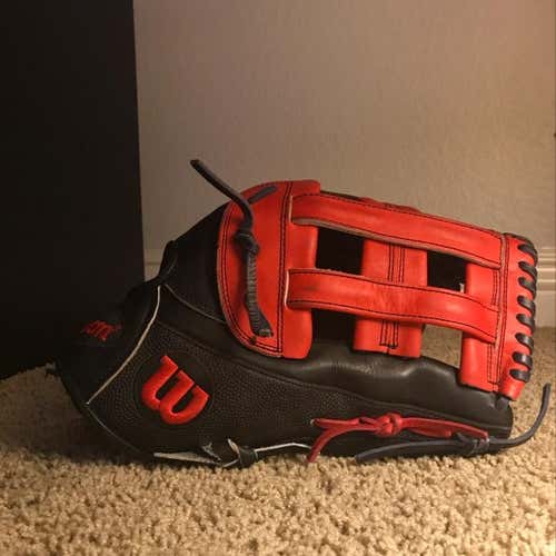 Wilson A2000 Hr13 Outfield Glove 12.75 Great Condition